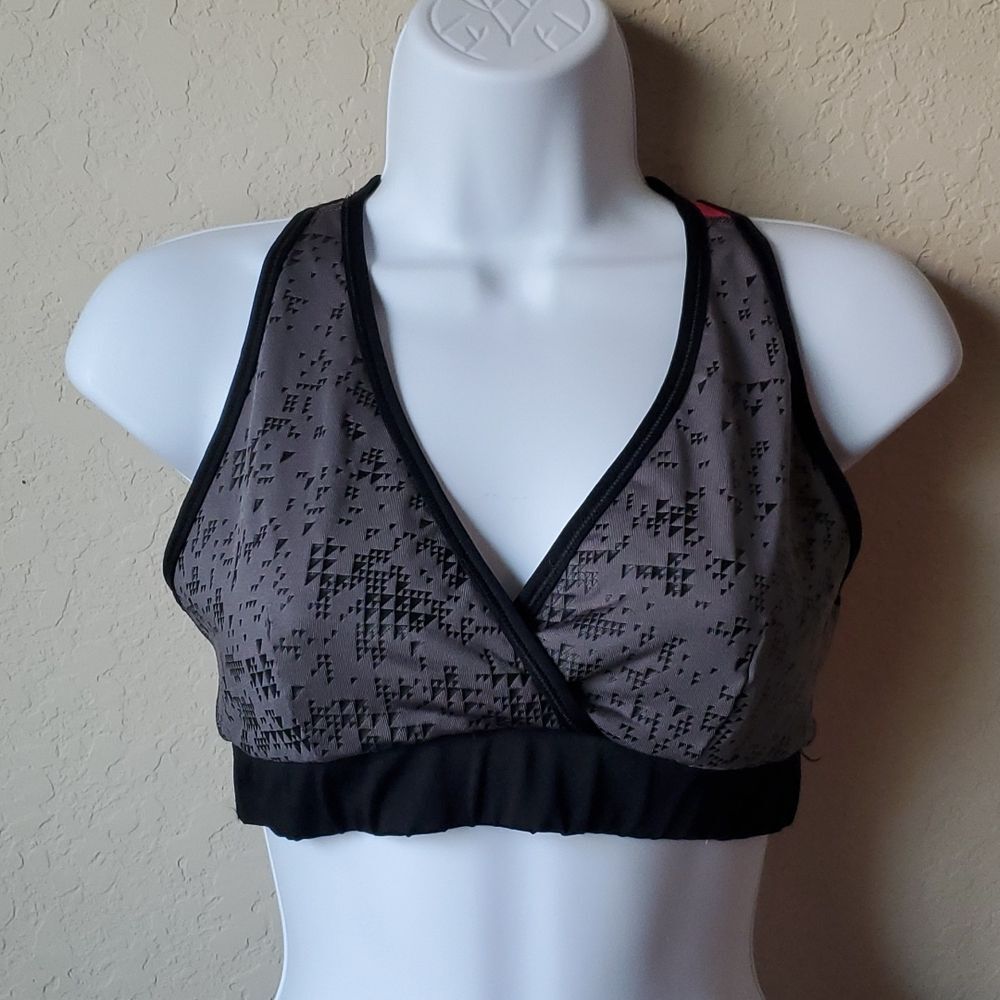 Zumba Wear Marvelous V-Neck Sports Bra Grey Geometric Print Hot Pink Back Medium